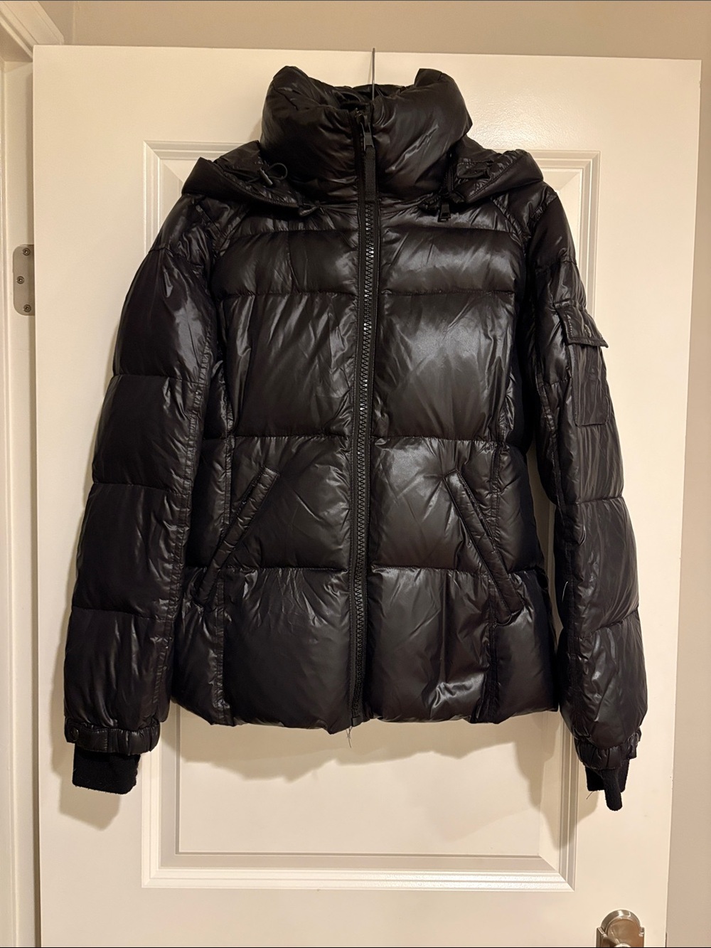 Women's Black Hooded Down Puffer Jacket